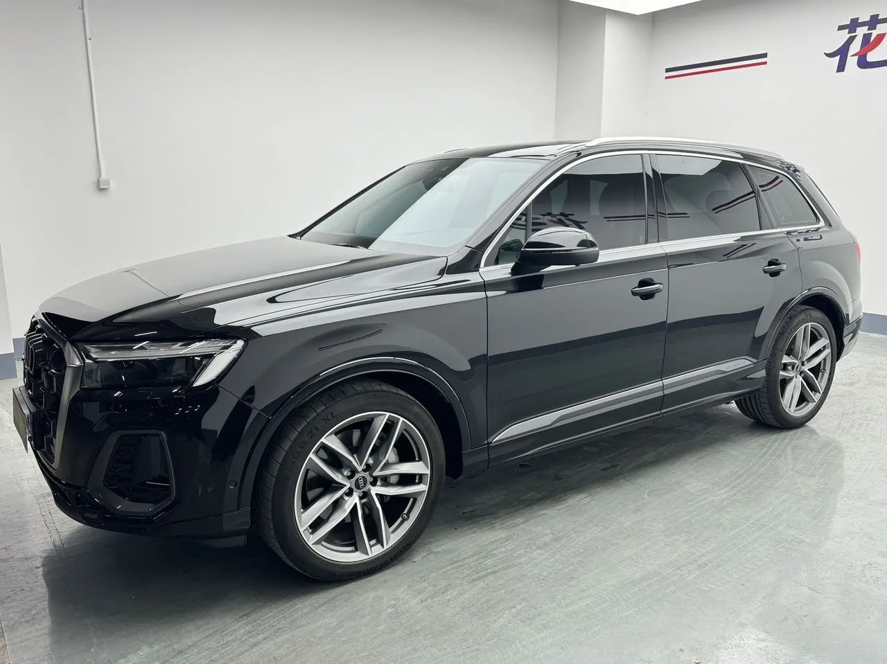 Audi Q7 (Imported) 2025 Q7 2.0TFSI 45TFSI Quattro S line Sports Automatic - View 1