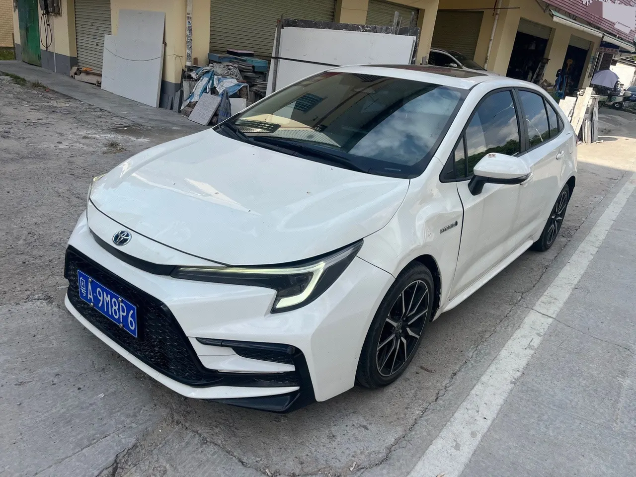 Toyota 2023 Lei Ling Shuangqing 1.8 Stepless Intelligent Electric Hybrid Sports Edition Automatic Gear - View 1