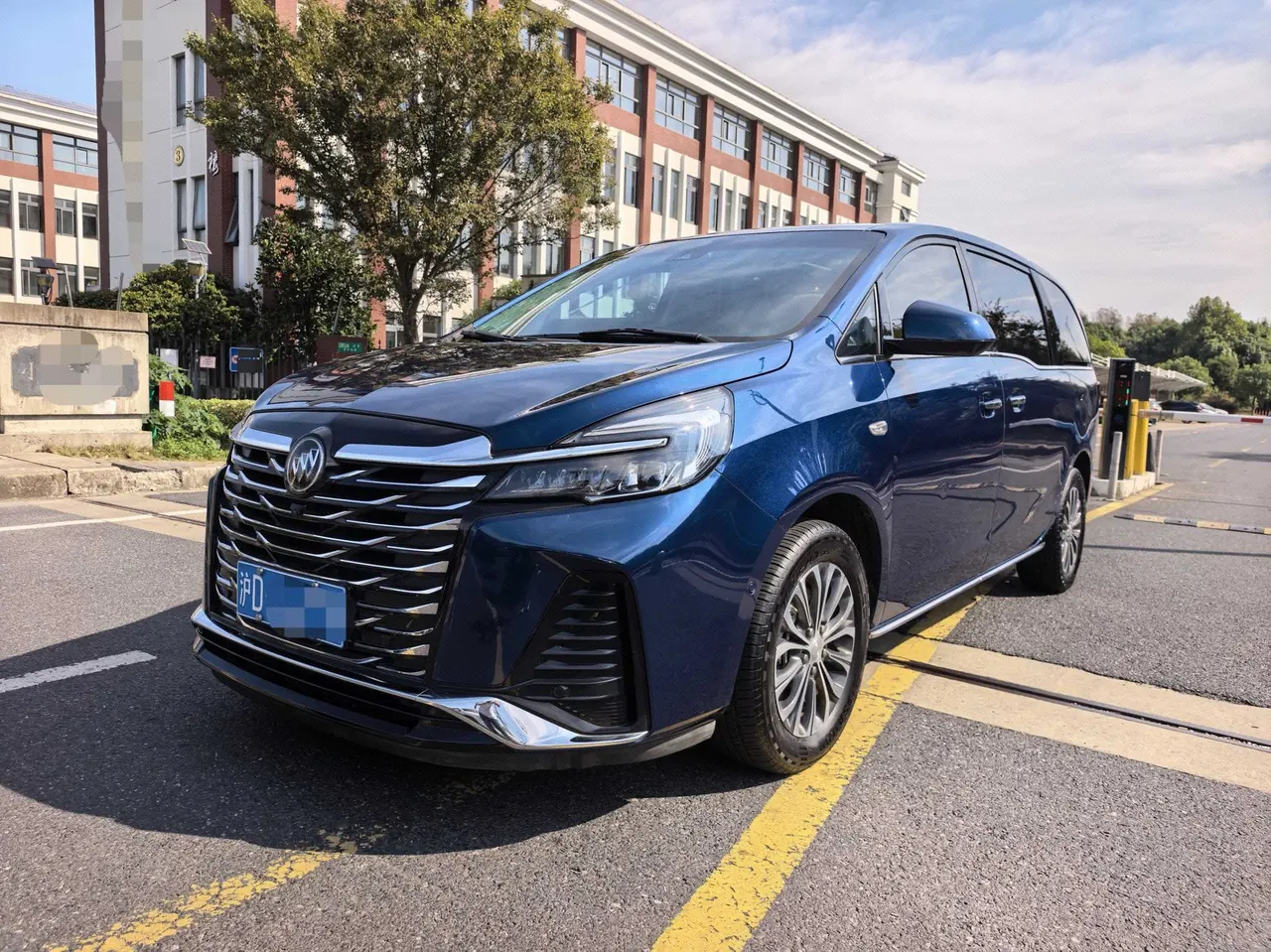 Open image lightbox: Buick 2023 GL8 Land Business Class 48V 2.0T 652T Smart and Honorable Automatic Gear