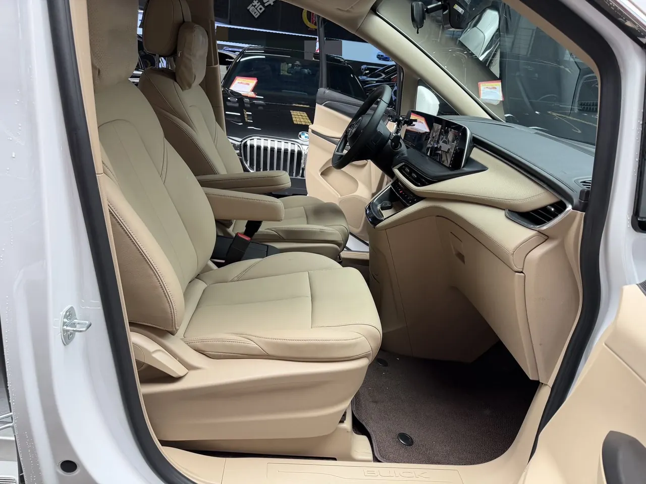 Buick 2025 GL8 Land Business Class 2.0T Comfortable DG Edition Automatic Gear 17