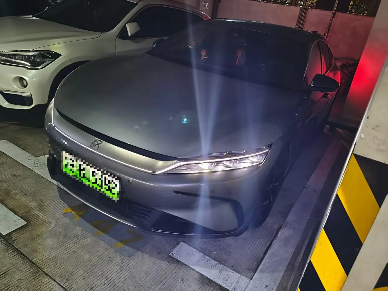 BYD 2022 Han Chuangshi 715KM Precursor Honorable Automatic Gear - View 1