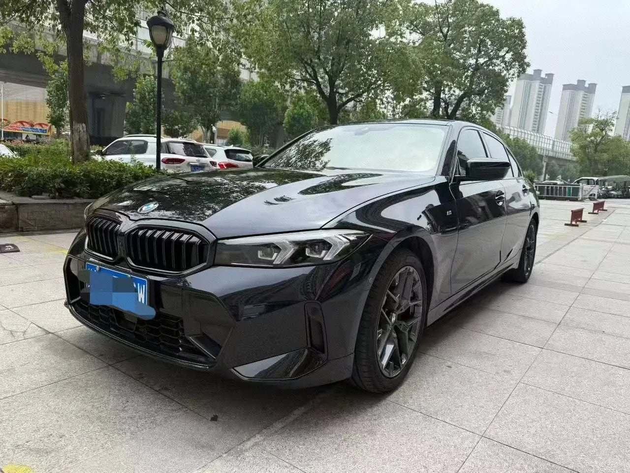 Open image lightbox: BMW 3 Series 2025 330Li 2.0T M Sports Obsidian Night Suit Automatic Gear