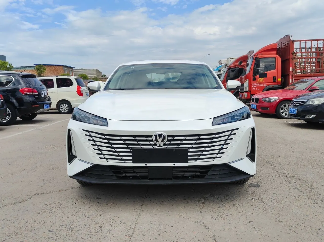 ChangAn Yidong New Energy 2025 Yidong PHEV 1.5 Stepless Smart New Blue Whale 145KM Battleship Edition Automatic Gear 2