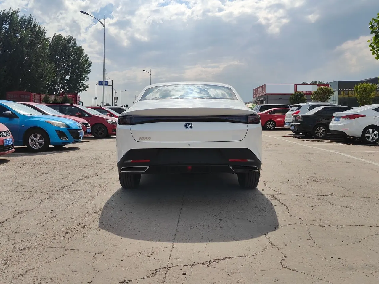 ChangAn Yidong New Energy 2025 Yidong PHEV 1.5 Stepless Smart New Blue Whale 145KM Battleship Edition Automatic Gear 7