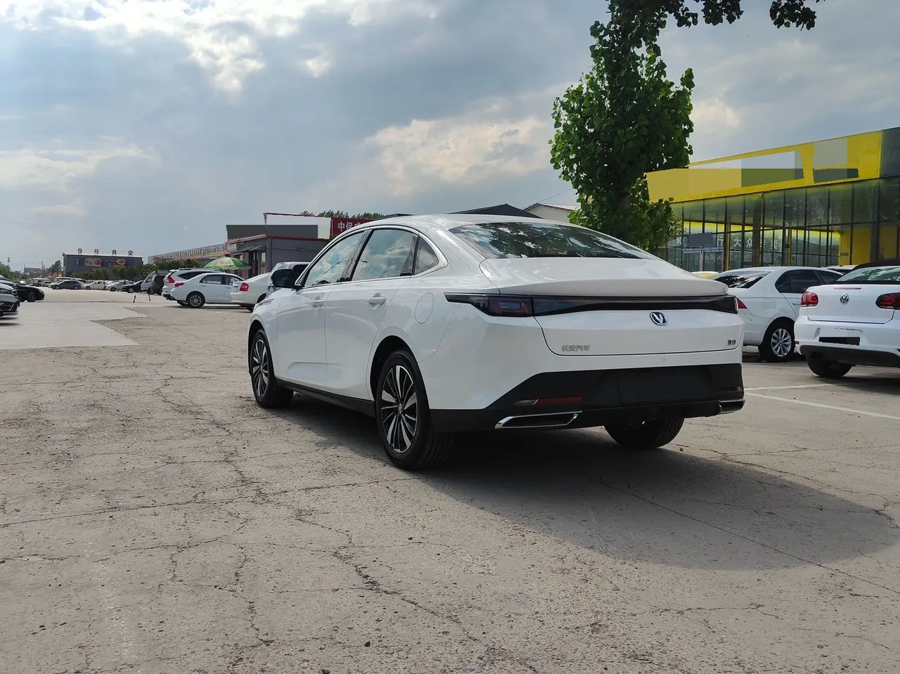 ChangAn Yidong New Energy 2025 Yidong PHEV 1.5 Stepless Smart New Blue Whale 145KM Battleship Edition Automatic Gear 8