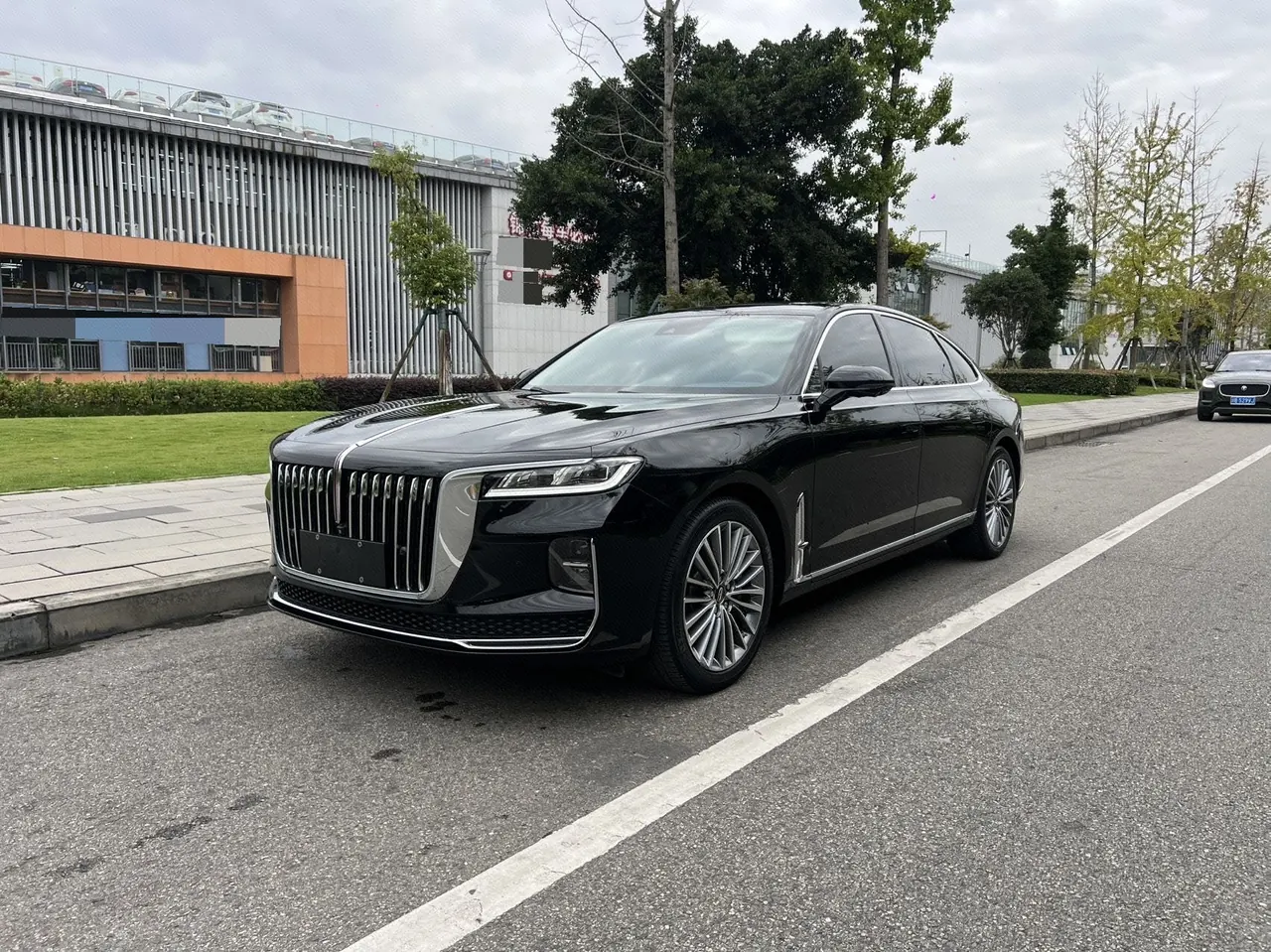 HongQi 2022 H9 48V 2.0T Zhilian Flag Edition Automatic Gear - View 1