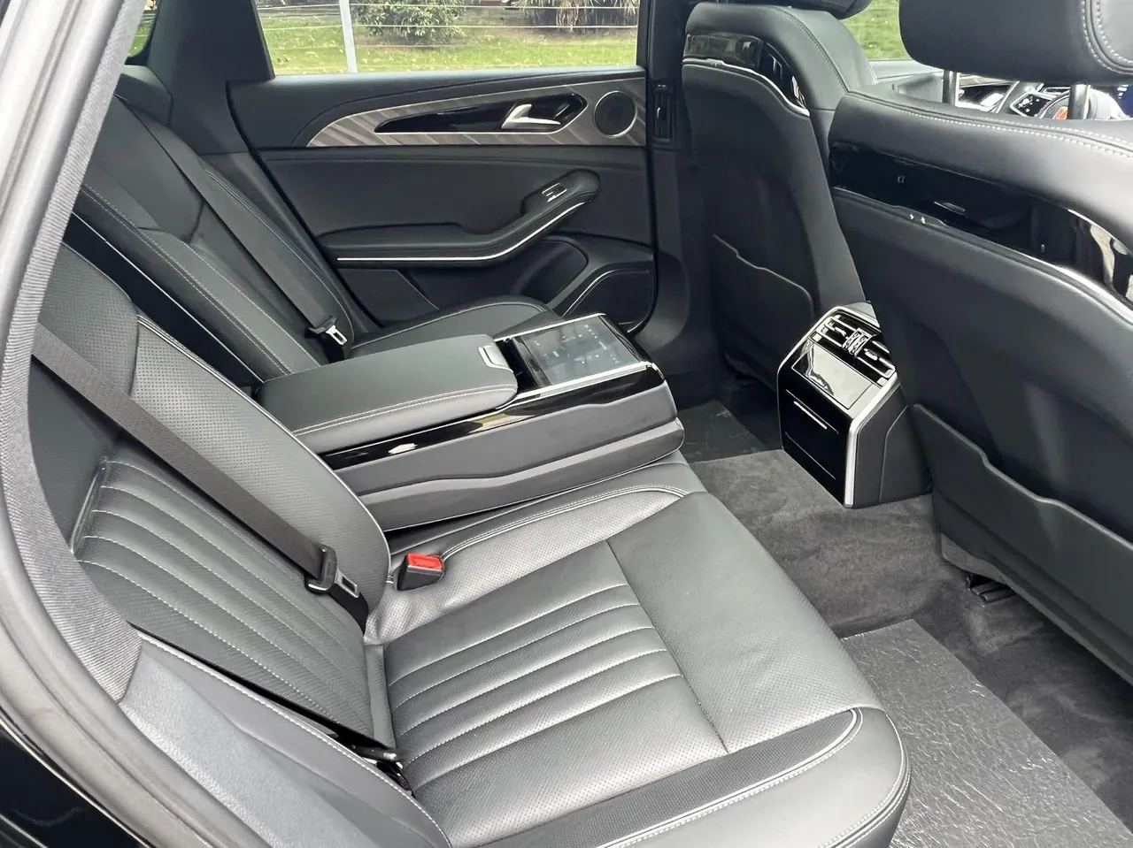 HongQi 2022 H9 48V 2.0T Zhilian Flag Edition Automatic Gear 5