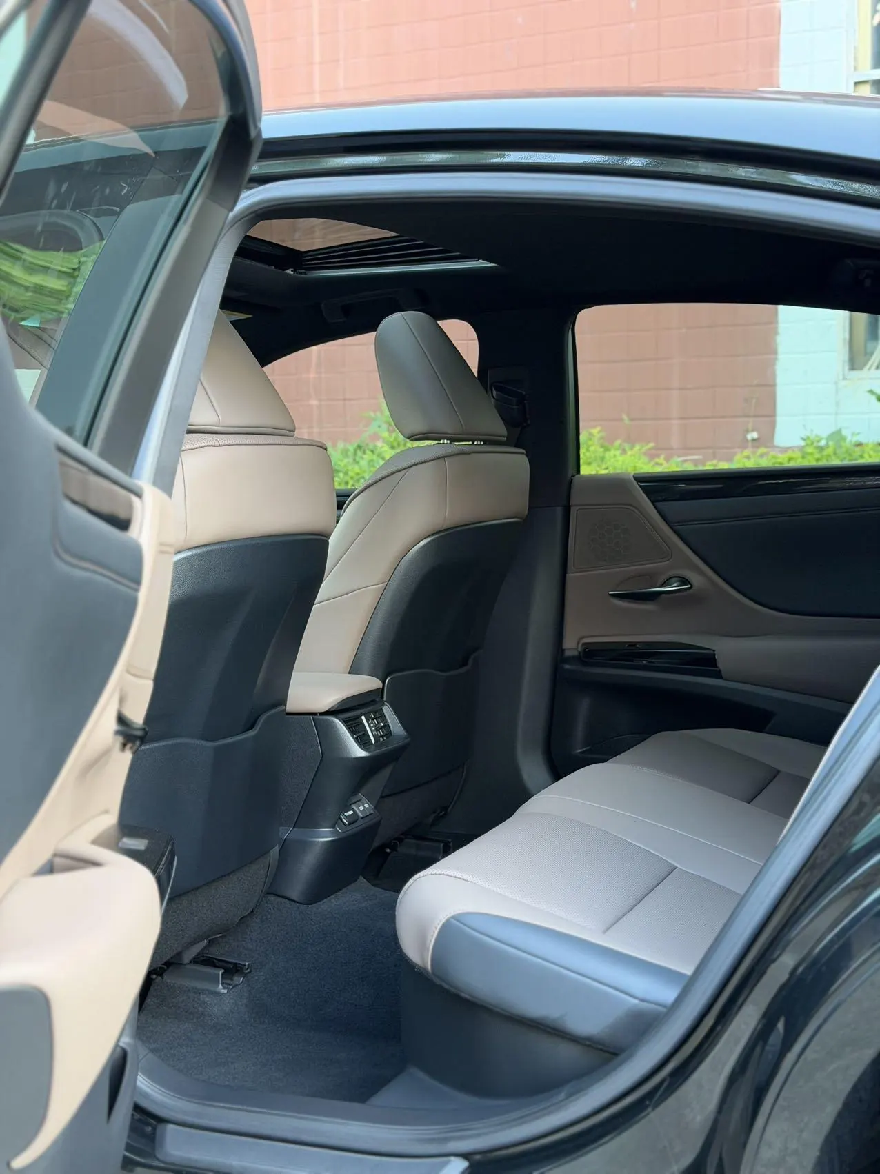 Lexus ES (Imported) 2022 ES300h 2.5 Stepless Premium Edition Automatic Gear 7