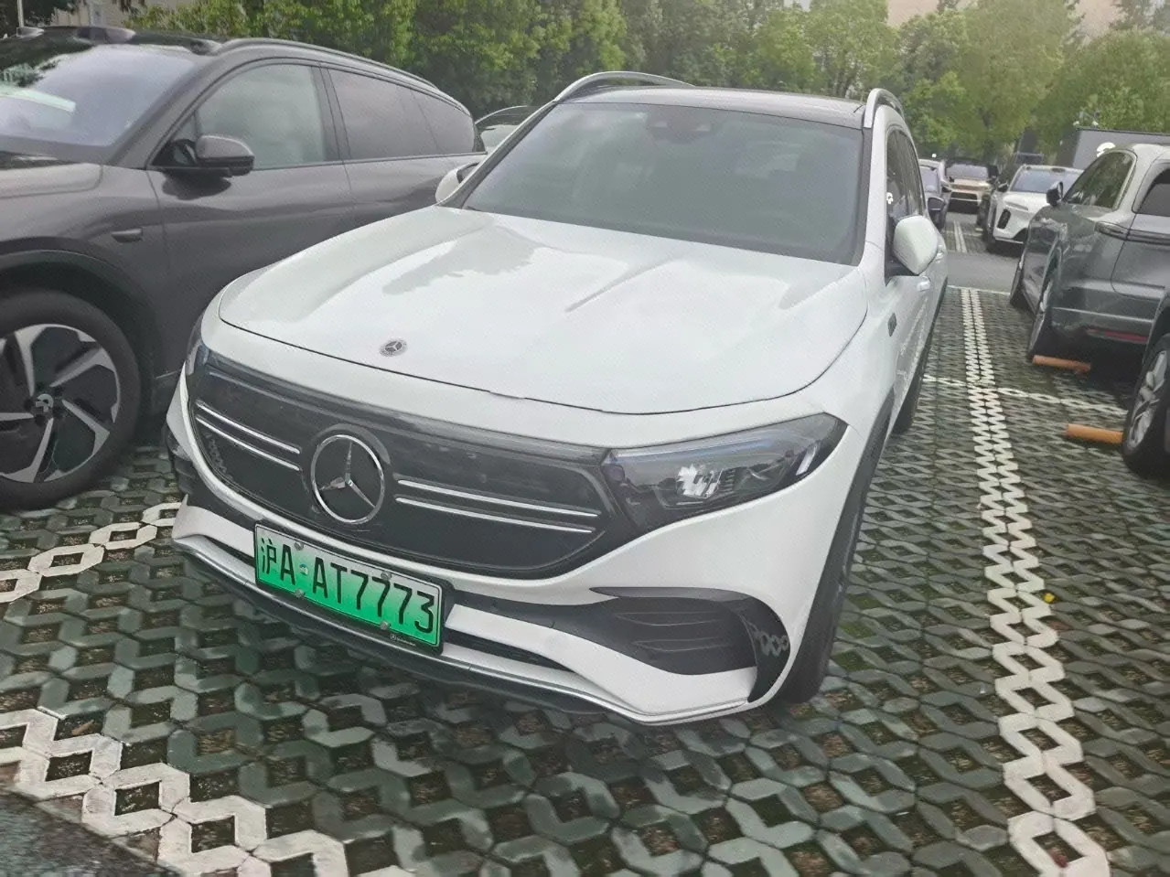 打开图片灯箱:Mercedes Benz 2022 EQB 350 4MATIC EQB 350 4MATIC First Special Edition Automatic Gear