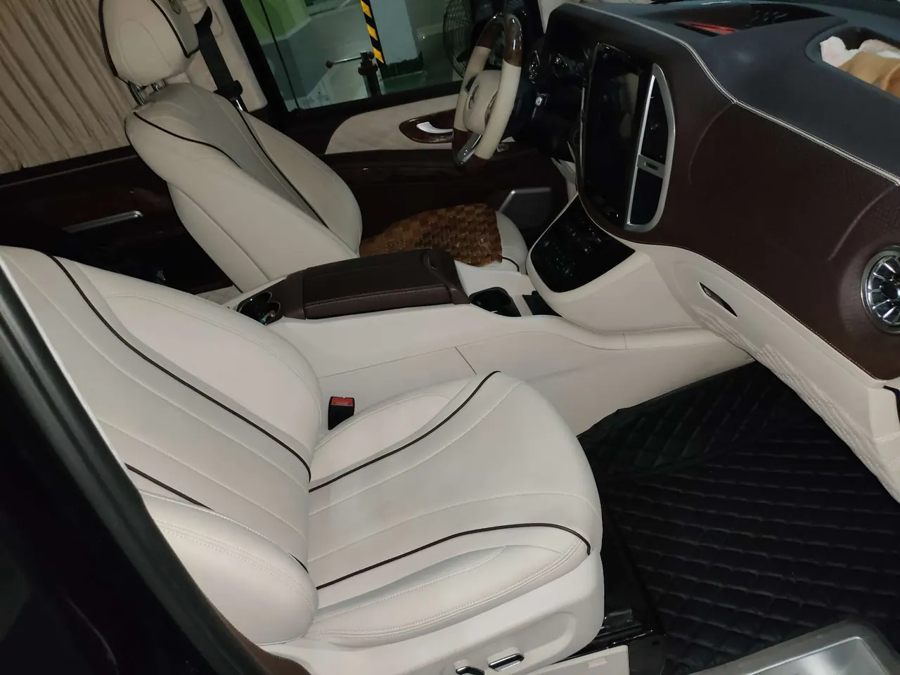 Mercedes Benz 2020 Vito 2.0T Elite Edition 7-seat Automatic Gear 3
