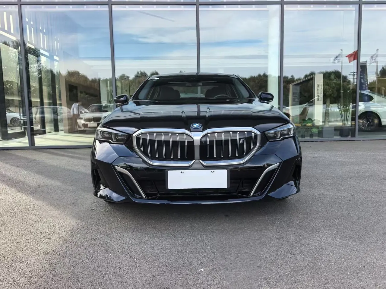 BMW 2025 i5 eDrive 40L M sports suit automatic gear 2