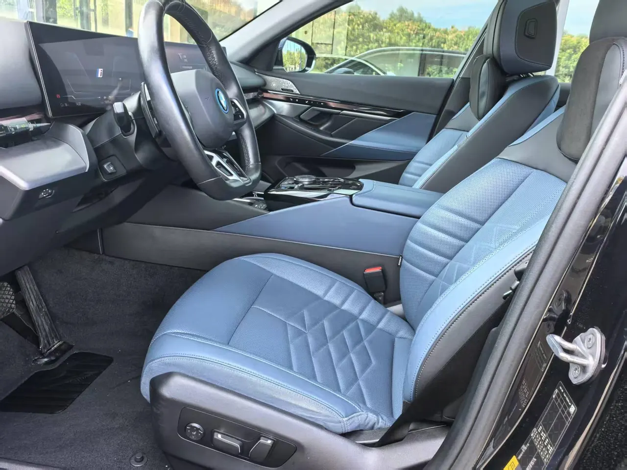 BMW 2025 i5 eDrive 40L M sports suit automatic gear 3