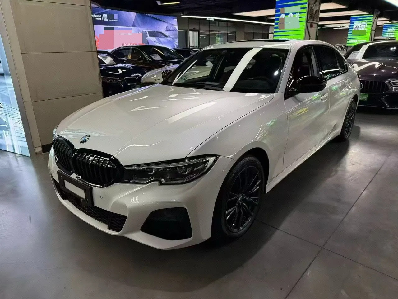 打开图片灯箱:BMW 3 Series 2021 330Li xDrive 2.0T M Sports Obsidian Night Suit Automatic Gear