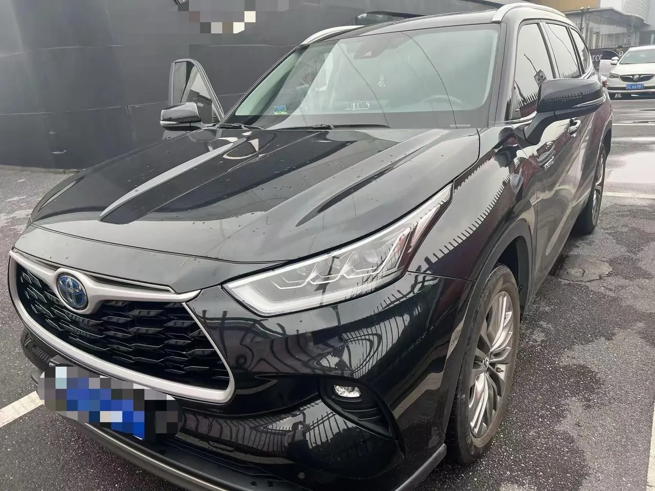 Toyota 2022 Highlander Dual Engine 2.5 Stepless Four-wheel Drive Premium Edition 7-seat Automatic Gear - View 1
