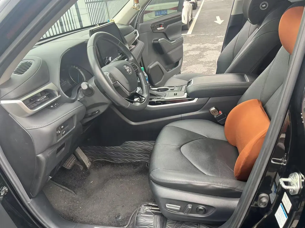 Toyota 2022 Highlander Dual Engine 2.5 Stepless Four-wheel Drive Premium Edition 7-seat Automatic Gear 4