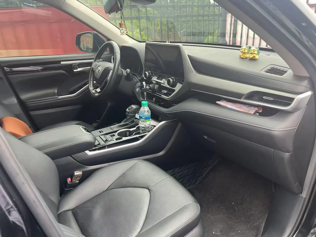 Toyota 2022 Highlander Dual Engine 2.5 Stepless Four-wheel Drive Premium Edition 7-seat Automatic Gear 5