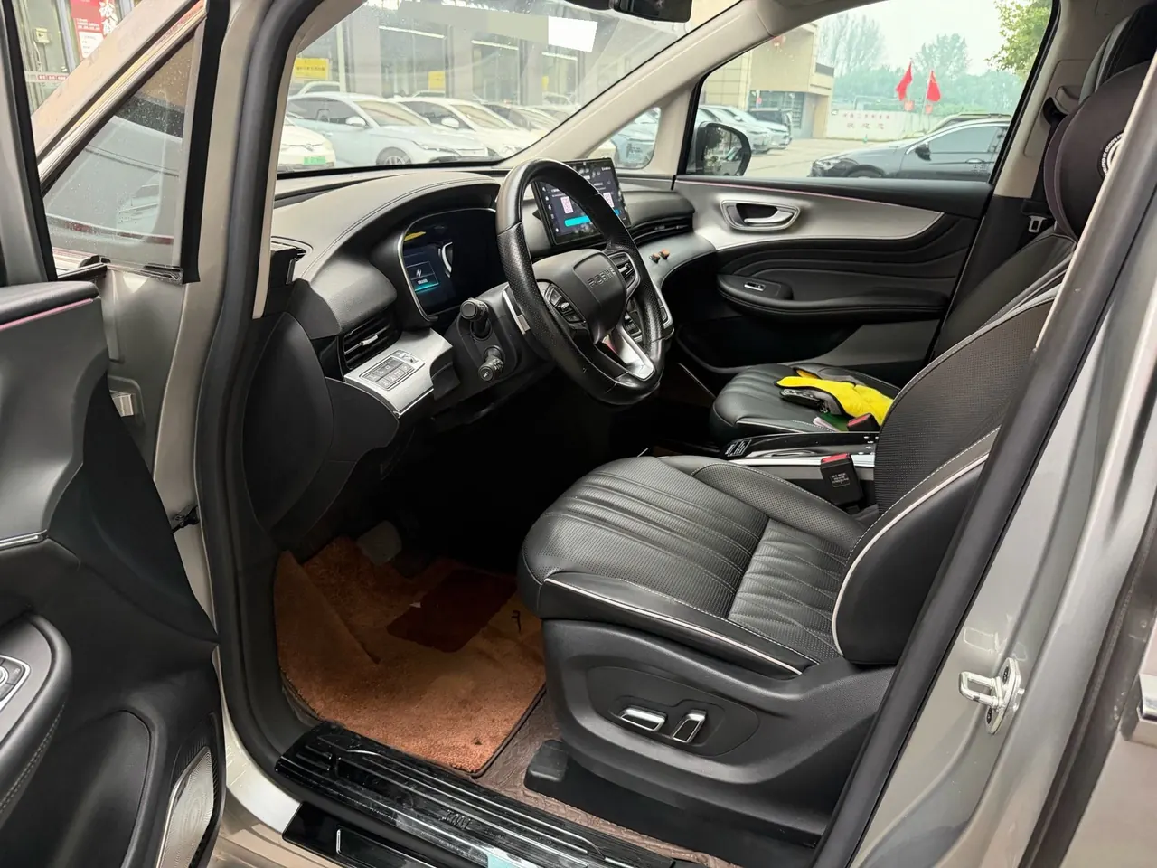 Roewe 2021 iMAX8 2.0TGI 400TGI Supreme Series Honorable Edition Automatic Gear 3