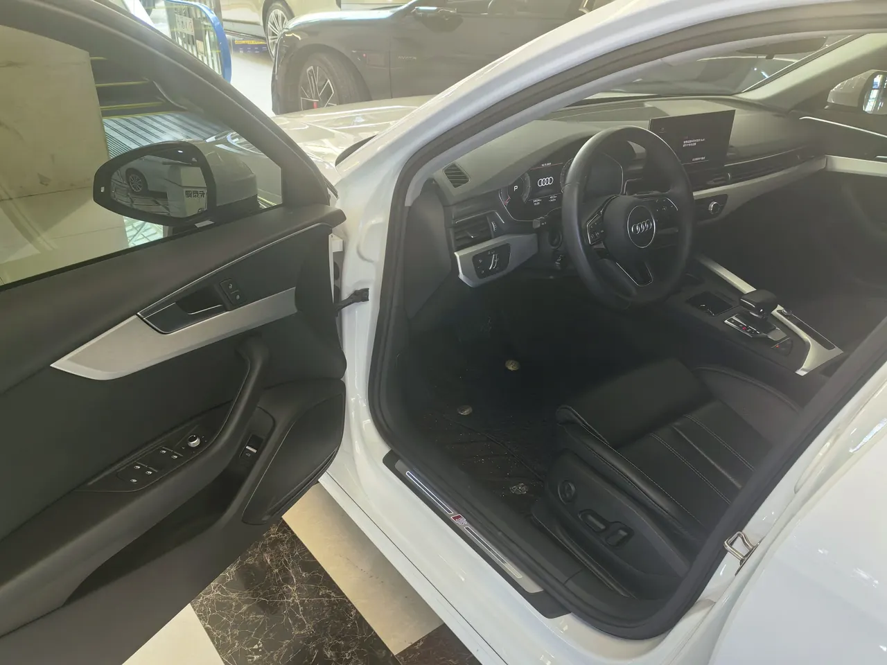 Audi 2022 A4L 2.0TFSI 35TFSI Fashion Dynamic Automatic 3