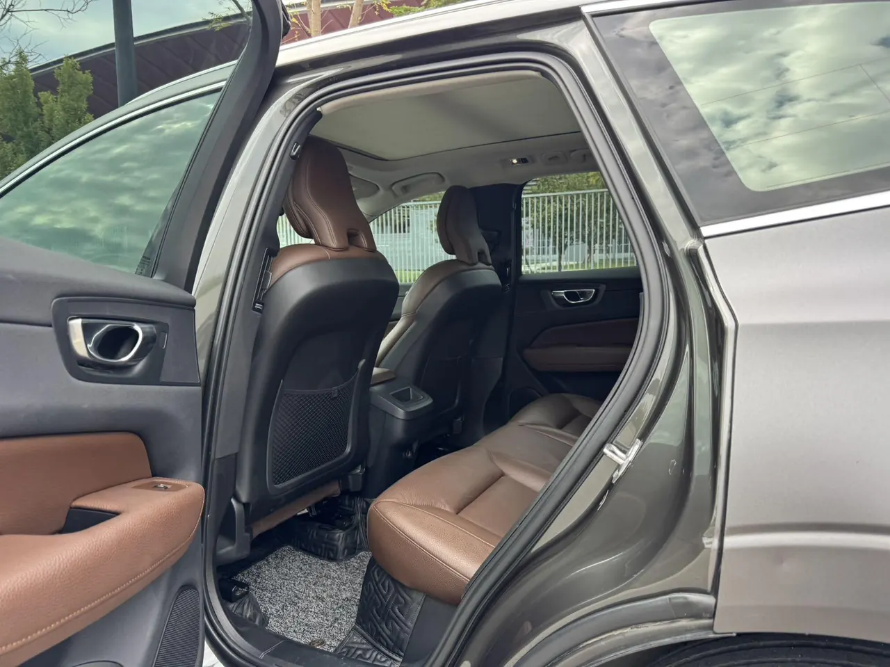Volvo 2020 XC60 2.0T T5 4-wheel drive smart luxury automatic gear 6