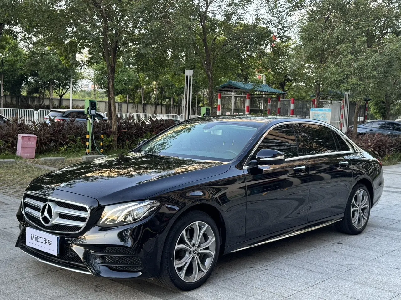 Открыть галерею: Mercedes Benz E-Class 2020 E 300 L 2.0T Sports Fashion Automatic Gear