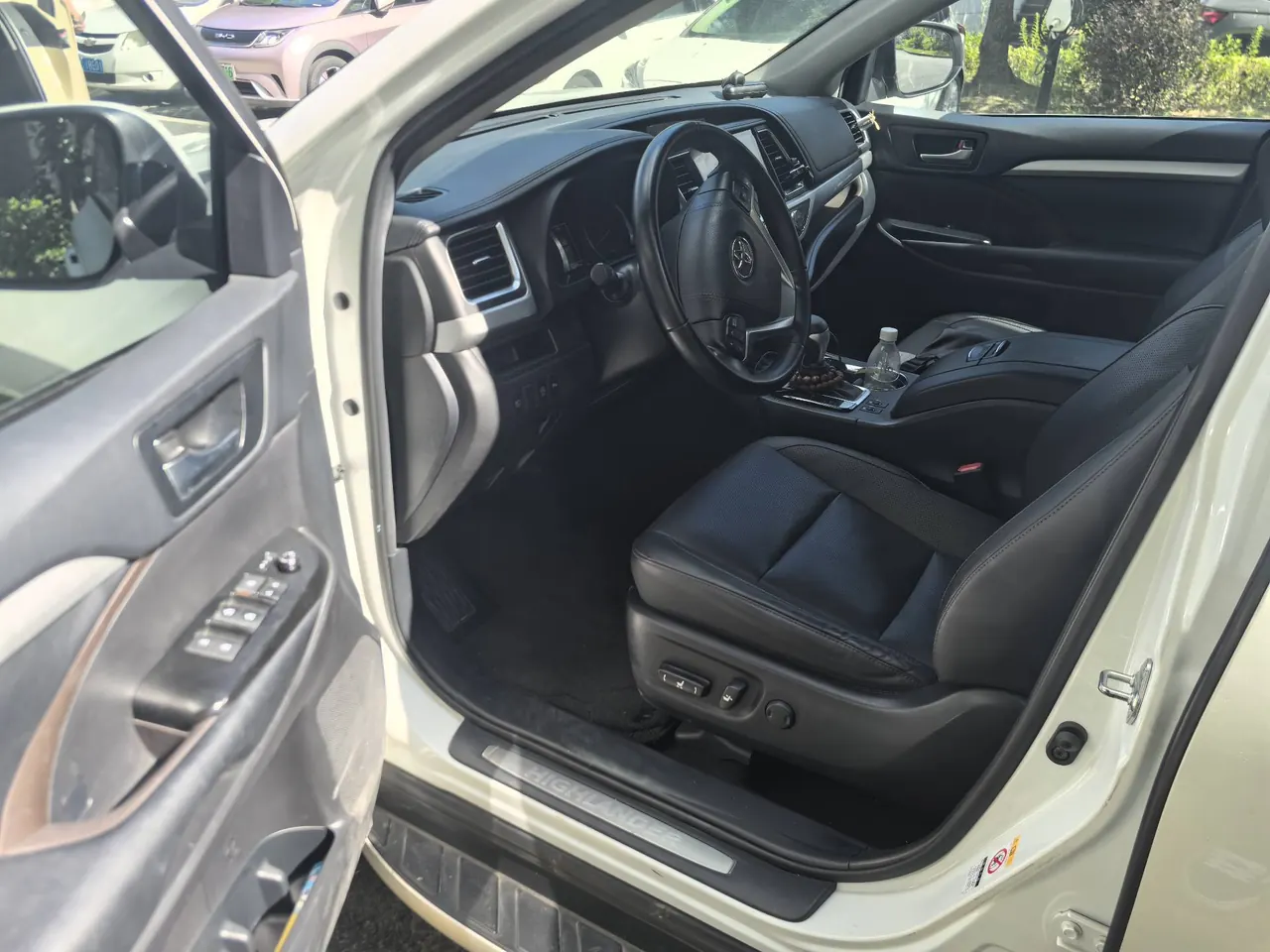Toyota 2021 Highlander 2.0T 4-wheel drive deluxe 7-seat automatic gear 4