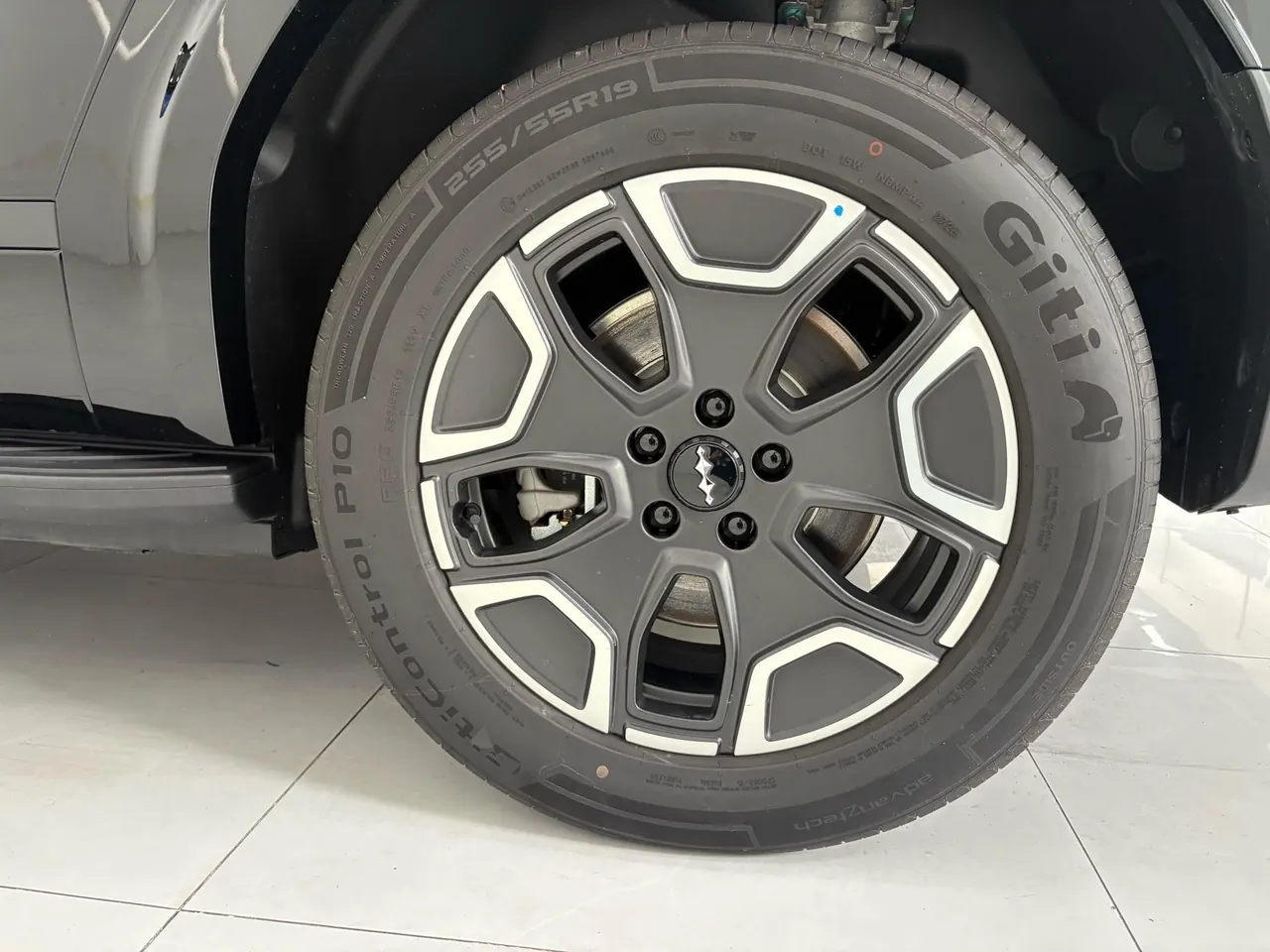 FangChengBao 2026 titanium 7 EV 675KM rear drive flash charge version automatic gear 19