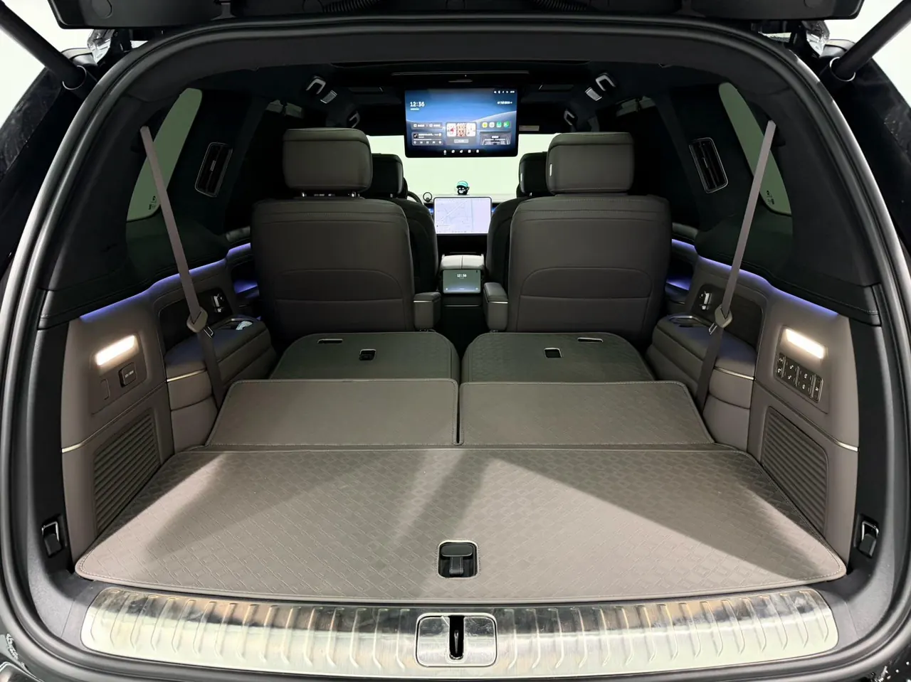 NIO 2026 ES8 6-seat executive deluxe automatic gear 11