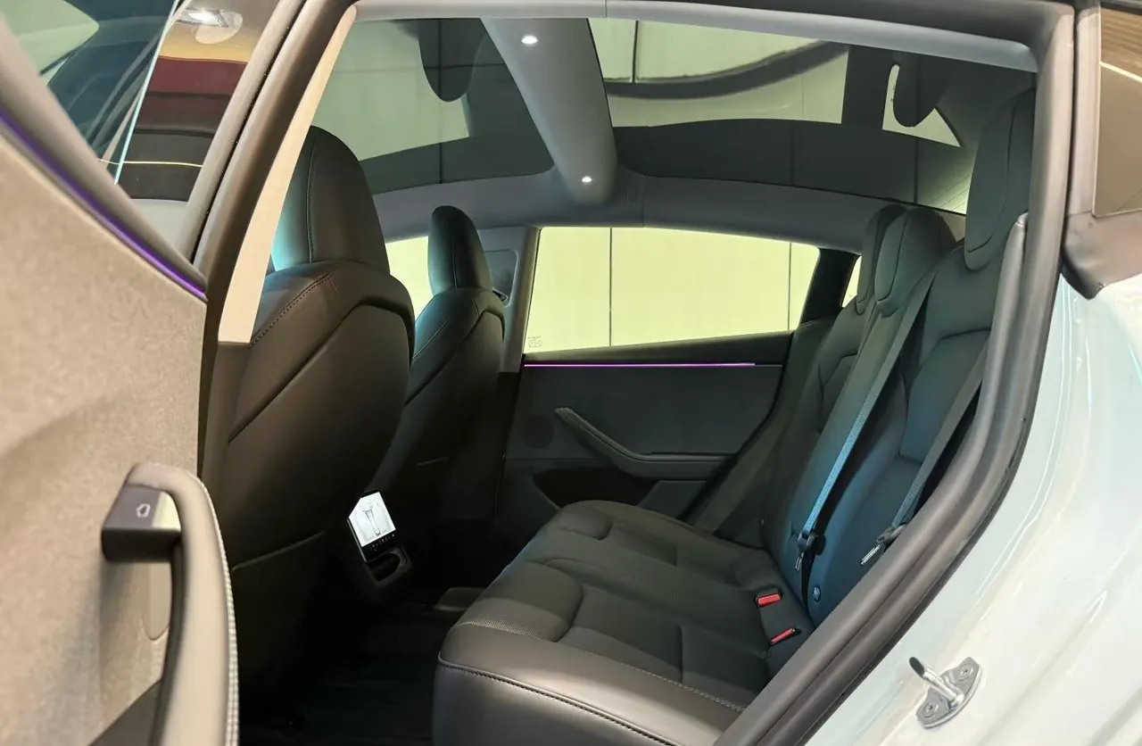 Tesla 2026 Model 3 high-performance all-wheel drive version automatic transmission 4
