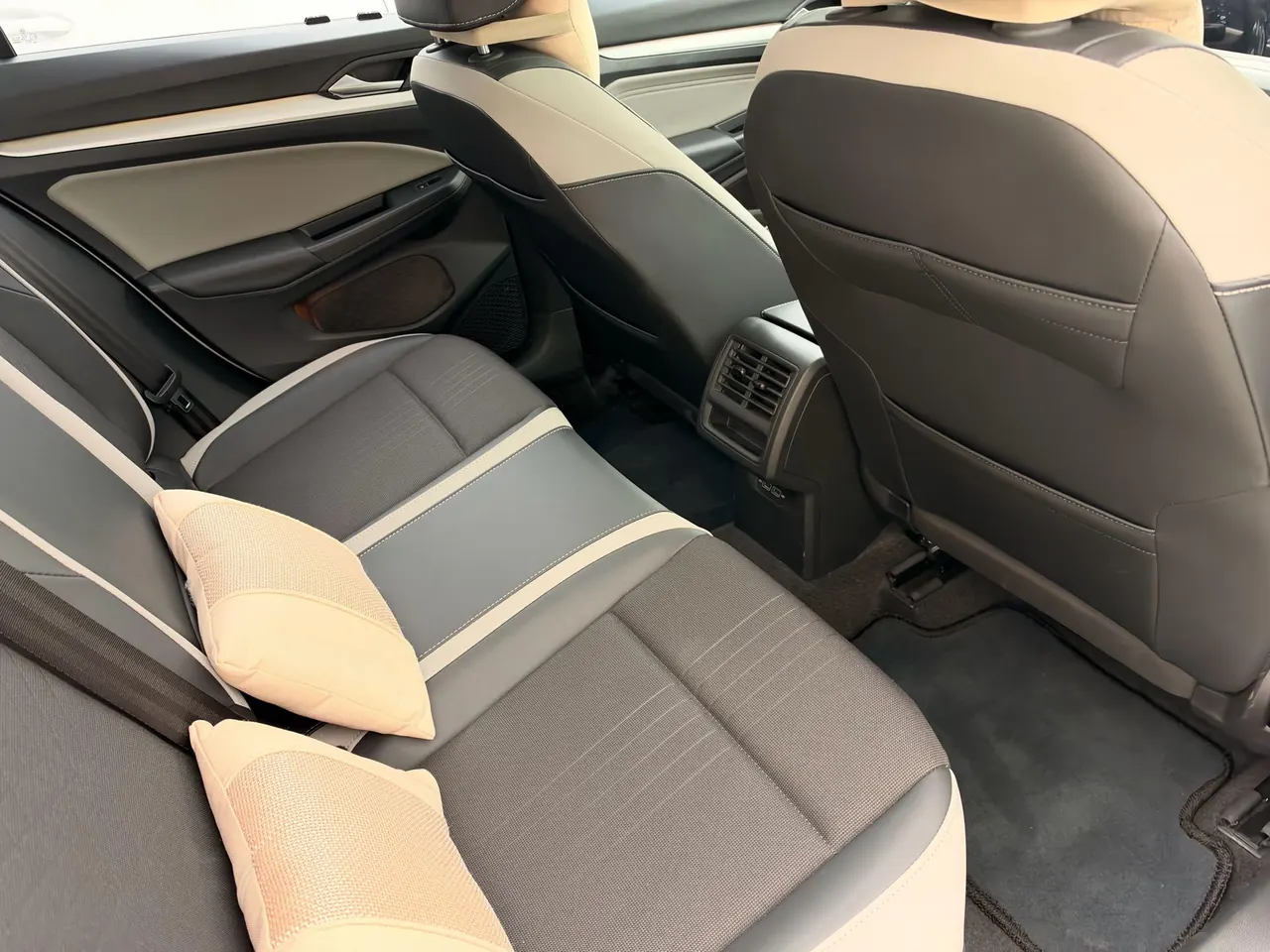 Volkswagen 2023 Golf 8 R-Line 1.4TSI 280TSI Lite Automatic 4