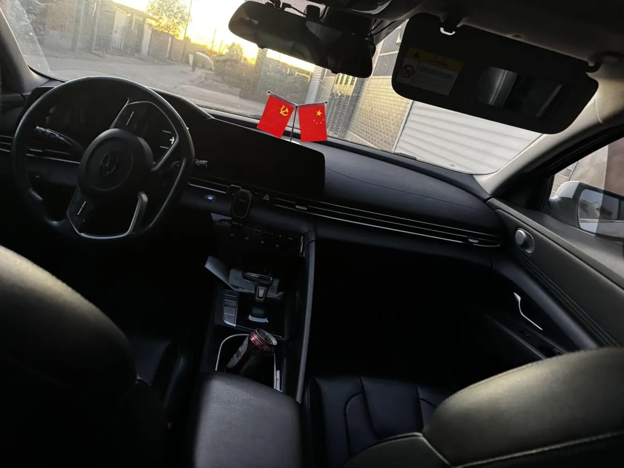Hyundai 2021 Elantra -3-compartment 1.5 stepless LUX premium automatic gear 6
