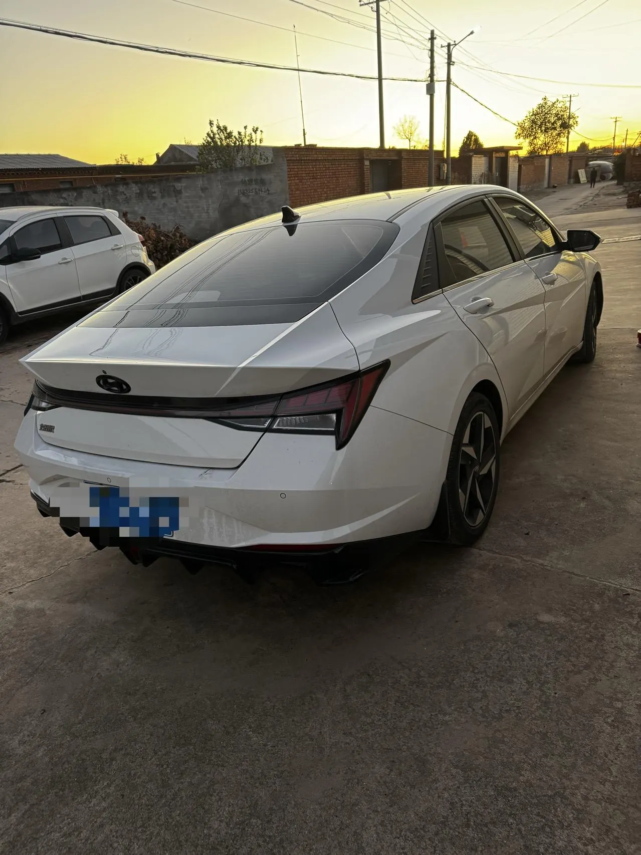 Hyundai 2021 Elantra -3-compartment 1.5 stepless LUX premium automatic gear 8