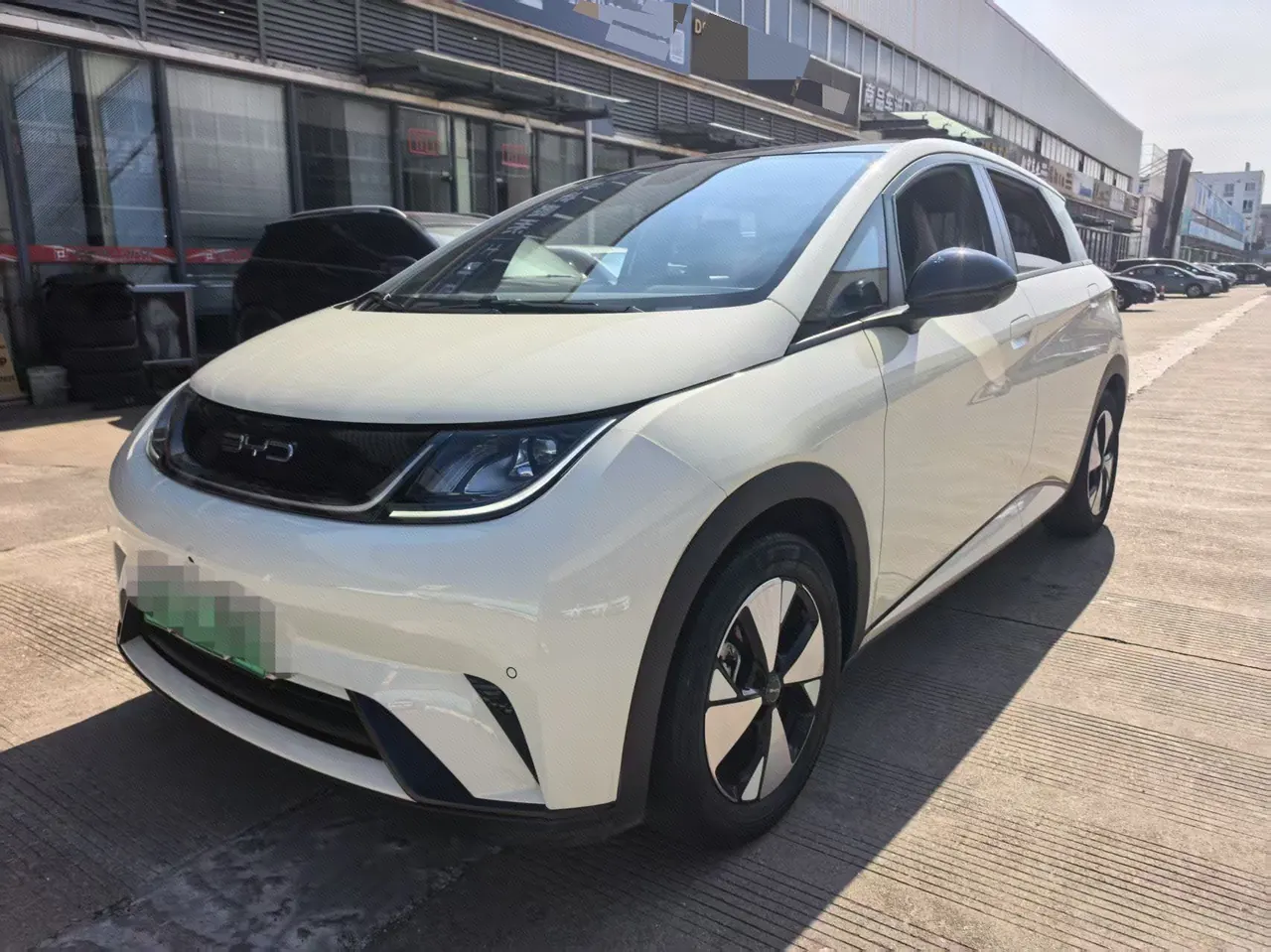 BYD 2023 Dolphin 420km Fashion Edition Automatic - View 1