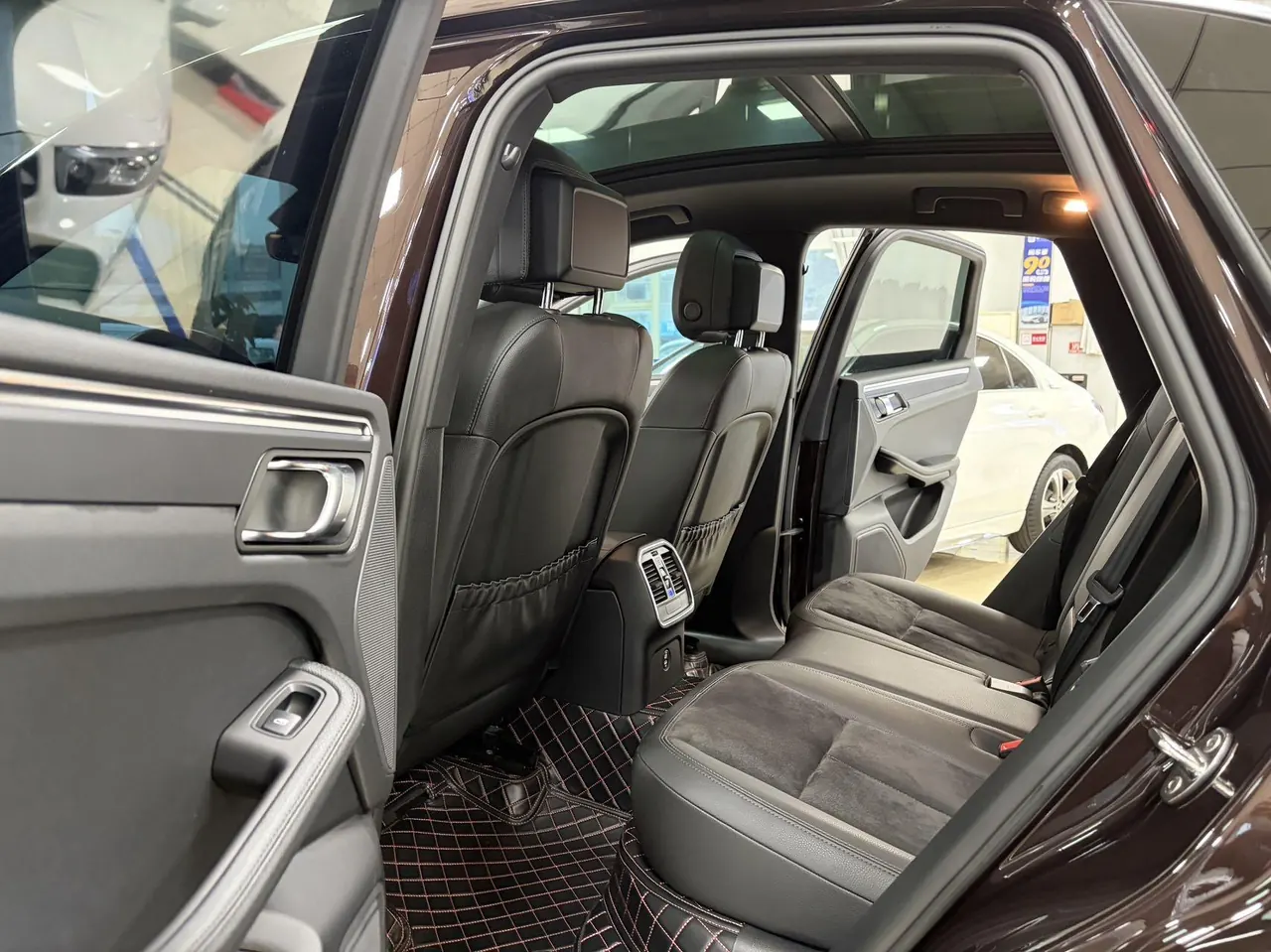 Porsche Macan (Imported) 2021 Macan 2.0T Automatic Gear 5
