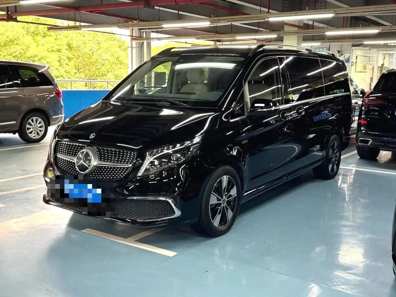 Mercedes Benz V 2022V 260 2.0T Premium Edition Automatic Gear - View 1