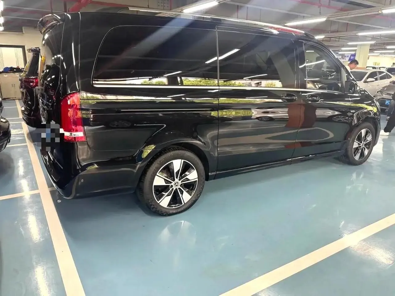 Mercedes Benz V 2022V 260 2.0T Premium Edition Automatic Gear 10