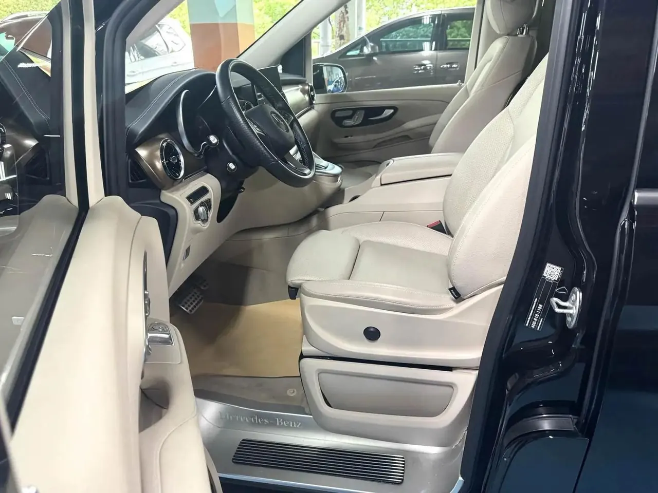 Mercedes Benz V 2022V 260 2.0T Premium Edition Automatic Gear 2