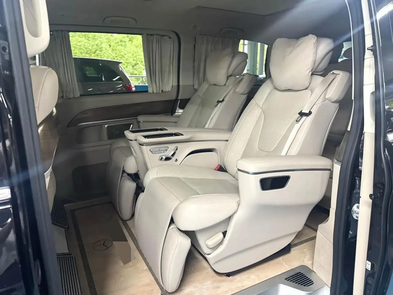 Mercedes Benz V 2022V 260 2.0T Premium Edition Automatic Gear 5