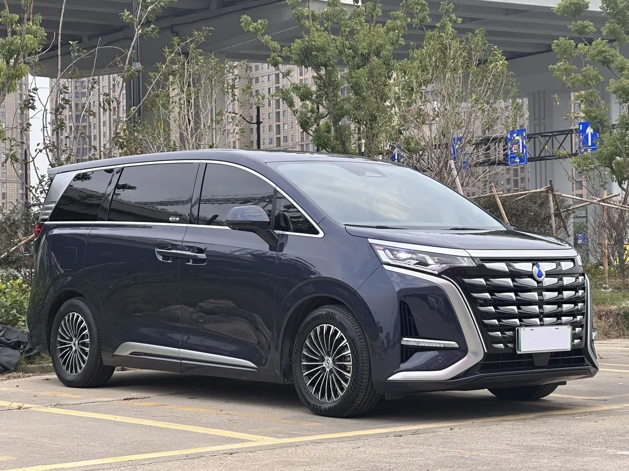 Denza 2022 Denza D9 DM-i 1.5T stepless 970 four-wheel drive flagship automatic gear 3