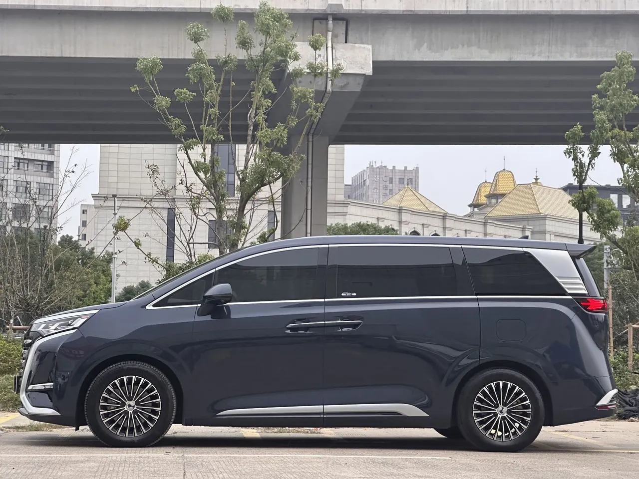 Denza 2022 Denza D9 DM-i 1.5T stepless 970 four-wheel drive flagship automatic gear 4
