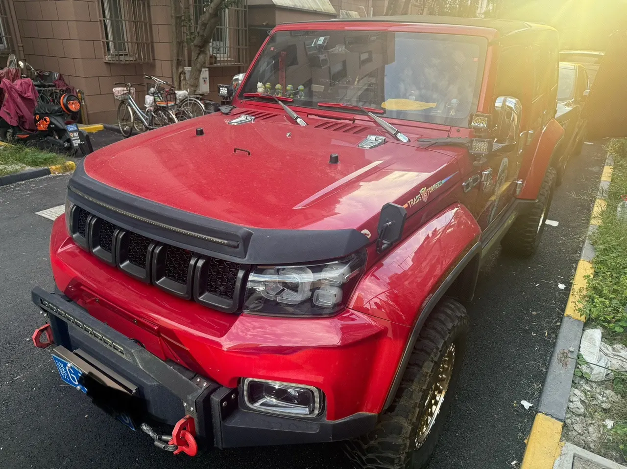 Beijing 2020 BJ40 2.0T 4-wheel drive city hunter version chivalrous automatic gear - View 1