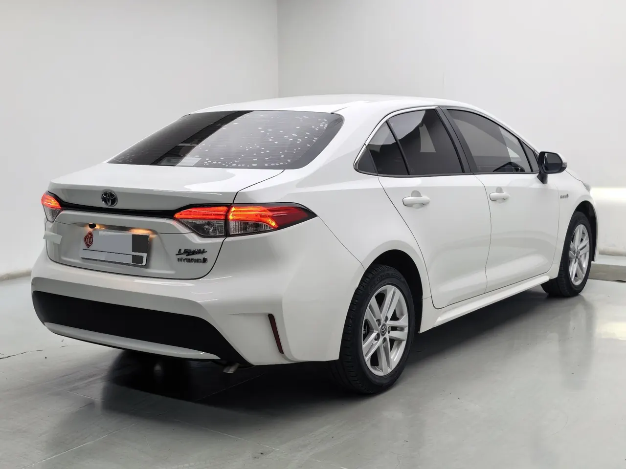 Toyota 2022 Lei Ling Shuangqing 1.8H Stepless Enterprising Automatic Gear 4