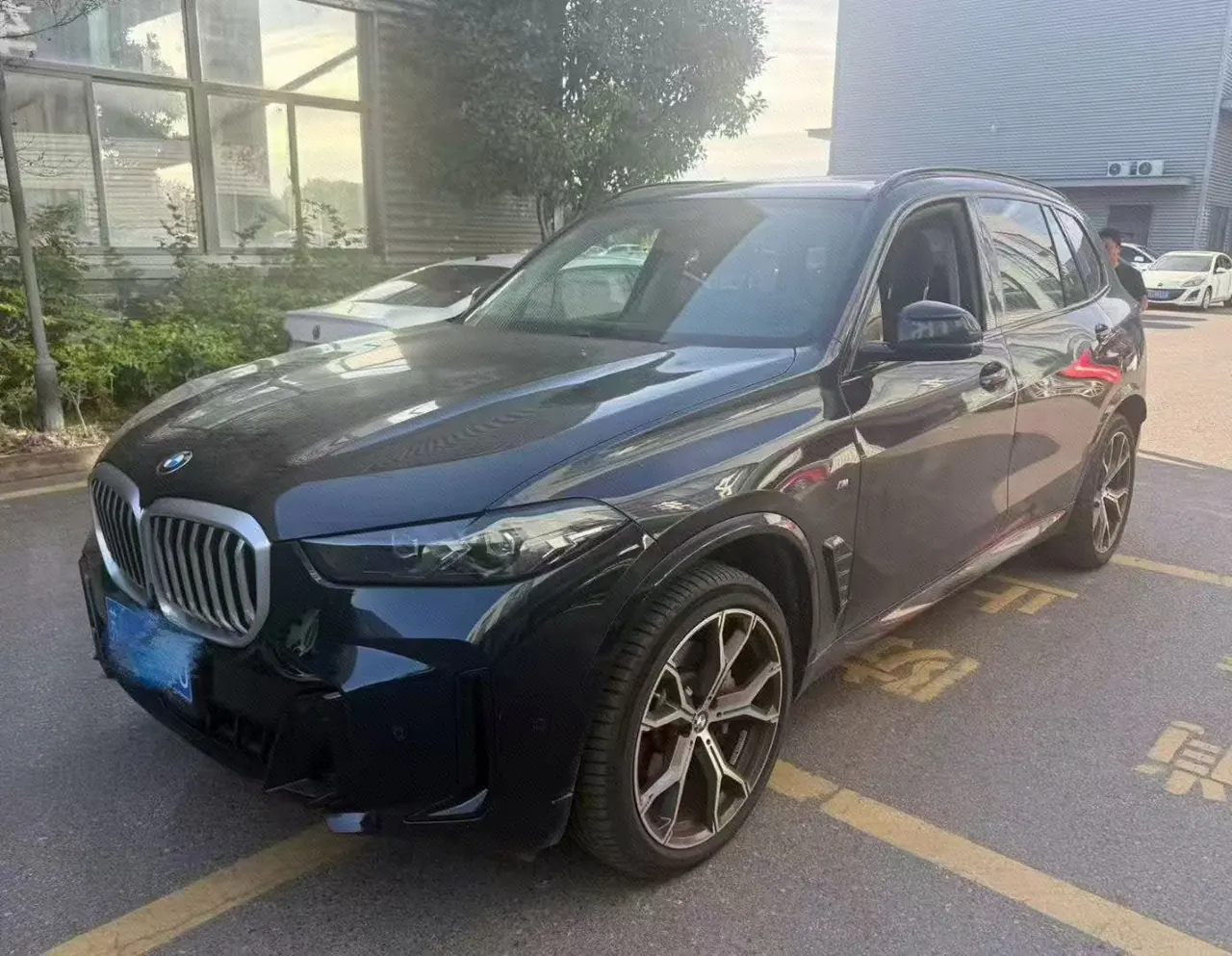 BMW 2023 X5 xDrive30Li 48V 2.0T exclusive m sports obsidian night suit automatic gear - View 1