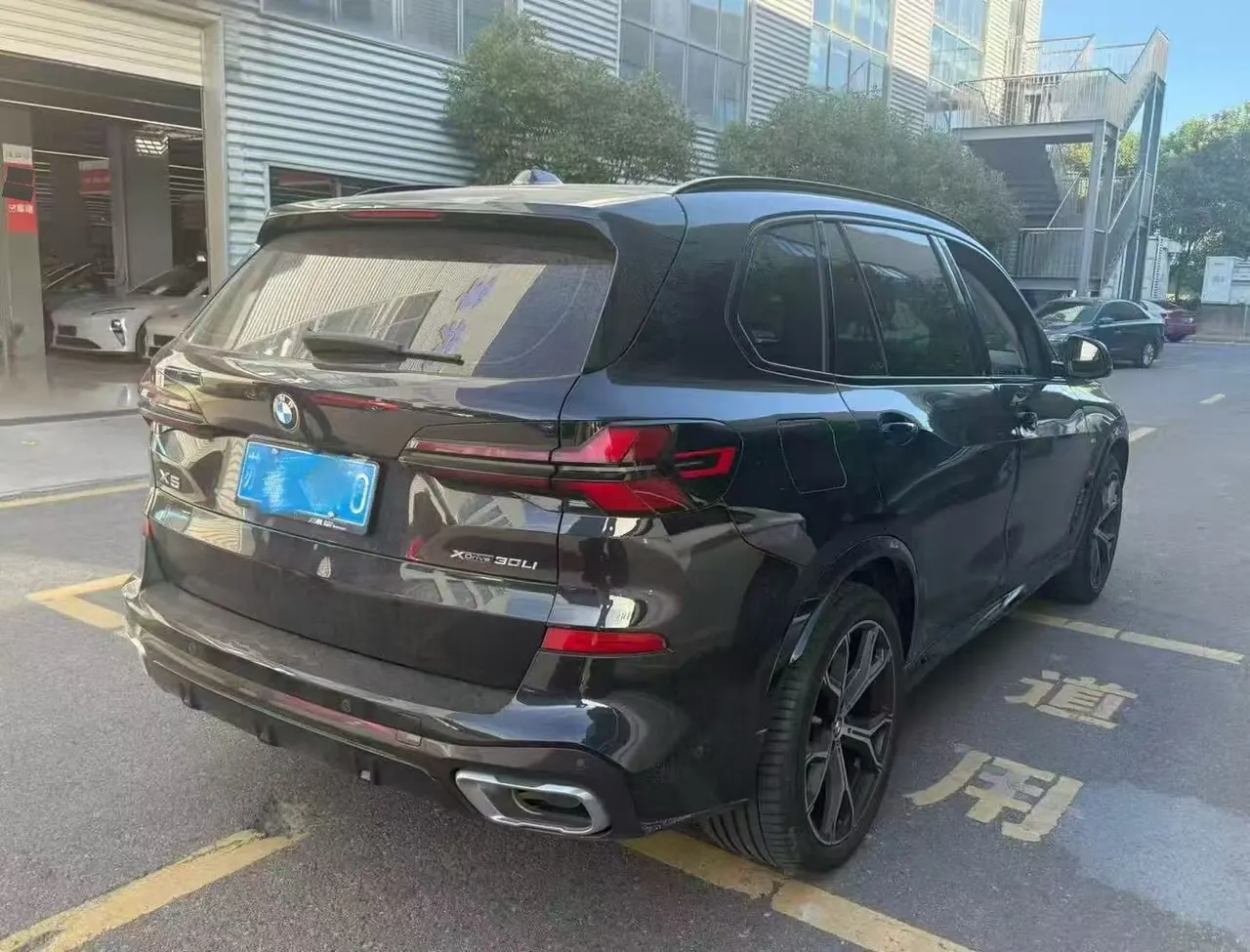 BMW 2023 X5 xDrive30Li 48V 2.0T exclusive m sports obsidian night suit automatic gear 3