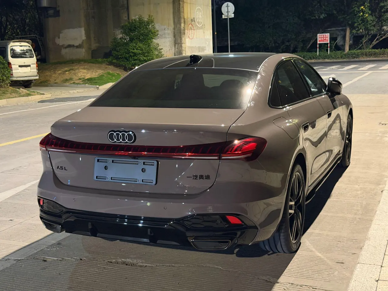 Audi 2026 A5L 2.0T Sports Edition Plus Burning Star Chi Bag Automatic Gear 4