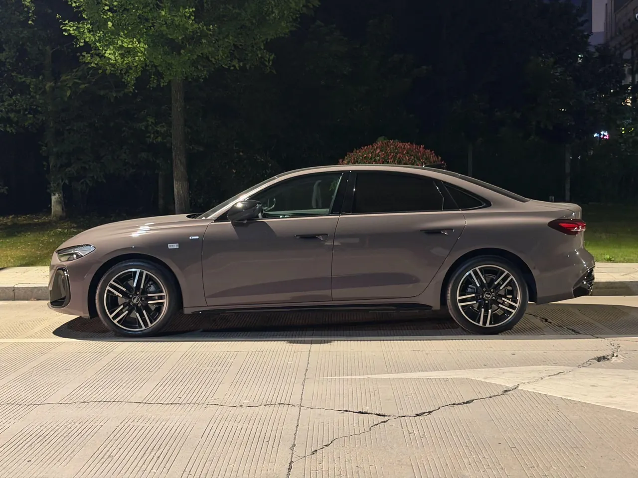 Audi 2026 A5L 2.0T Sports Edition Plus Burning Star Chi Bag Automatic Gear 5