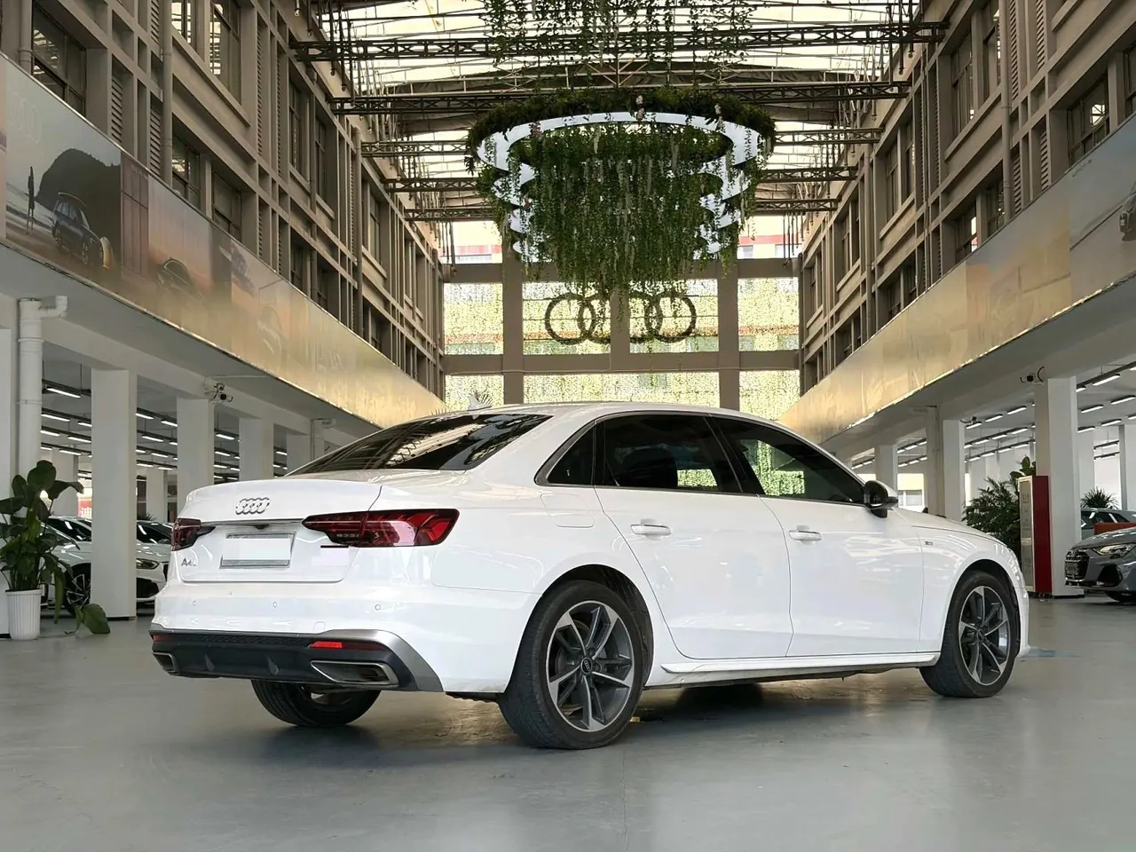 Audi 2020 A4L 2.0TFSI 40TFSI Fashion Dynamic Automatic 5
