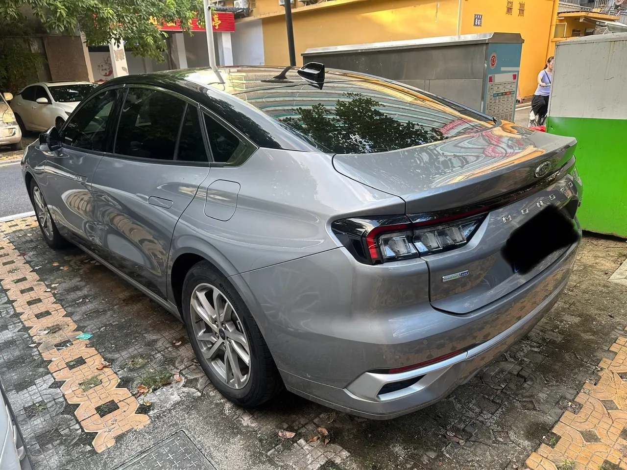 Ford 2022 Mondeo 2.0T EcoBoost 245 luxury automatic gear 2