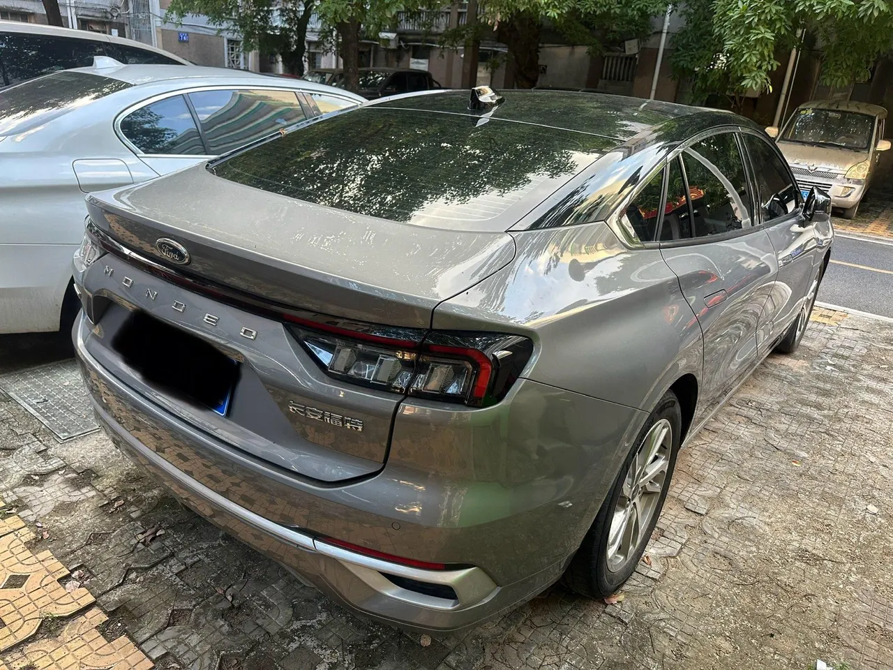 Ford 2022 Mondeo 2.0T EcoBoost 245 luxury automatic gear 3