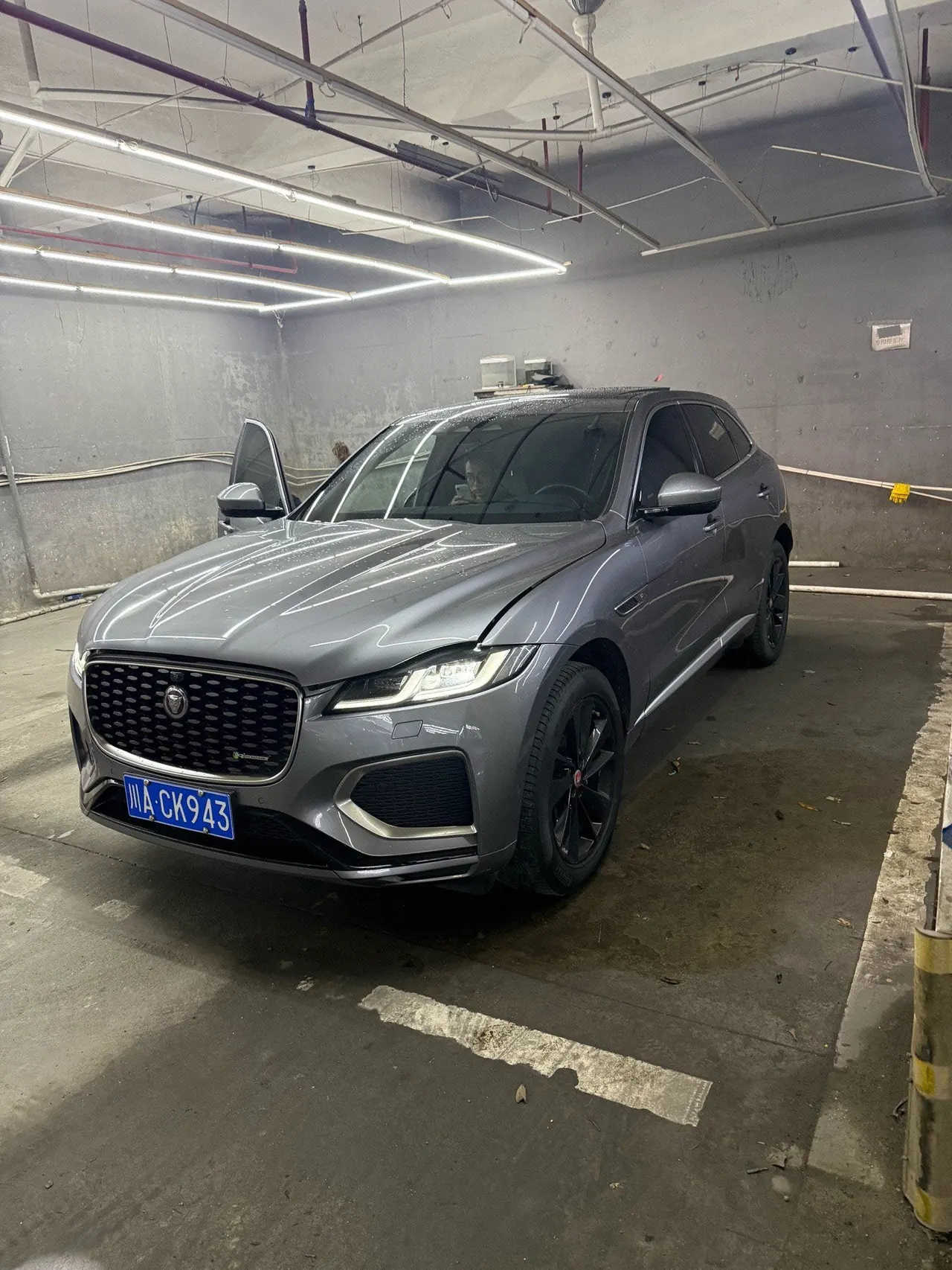 Jaguar F-PACE (Imported) 2021 F-PACE 2.0T 250PS R-Dynamic SE Automatic Gear - View 1