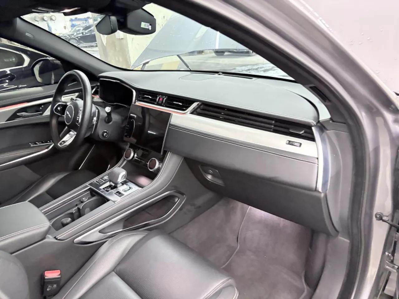 Jaguar F-PACE (Imported) 2021 F-PACE 2.0T 250PS R-Dynamic SE Automatic Gear 2